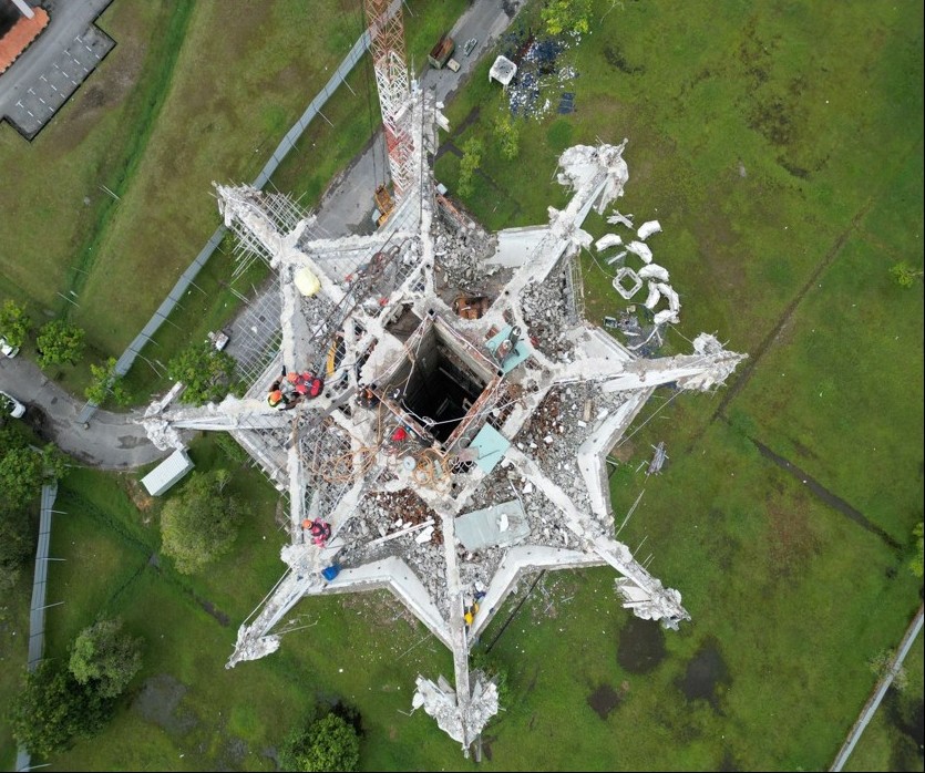 Meroboh Menara Masjid Jamek Sarawak